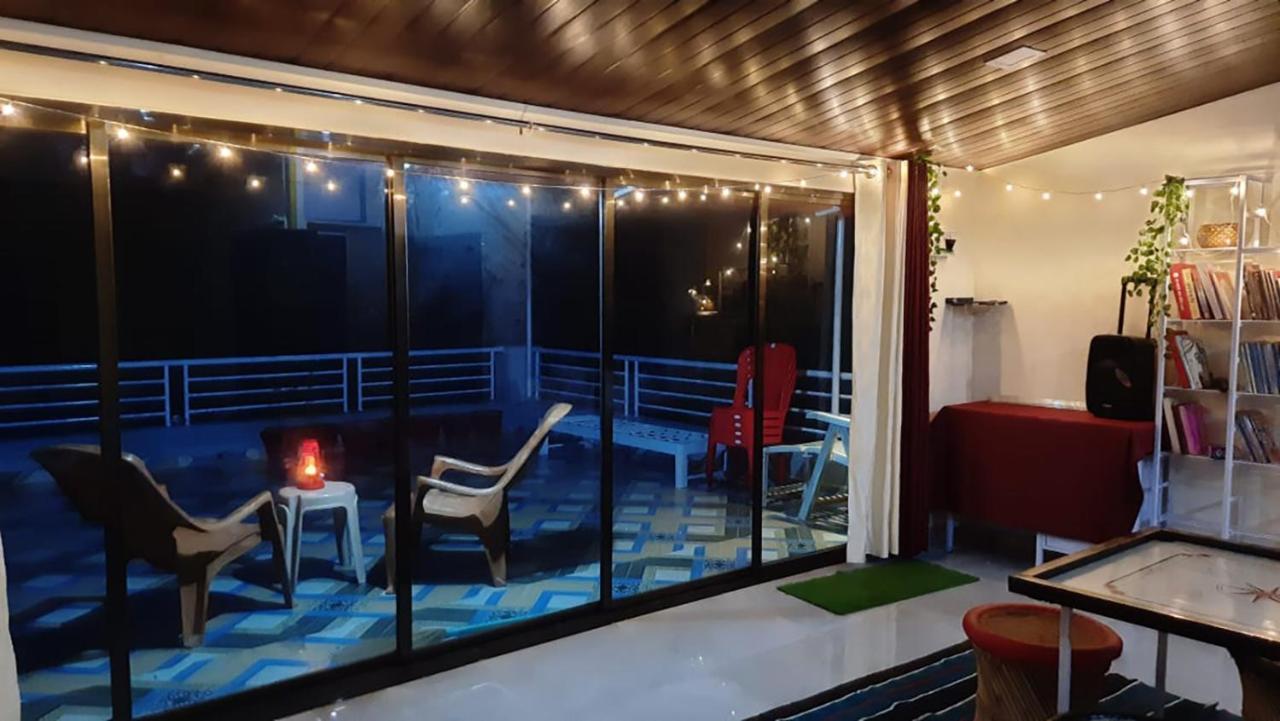 Costel Hostel Mālvan Екстериор снимка