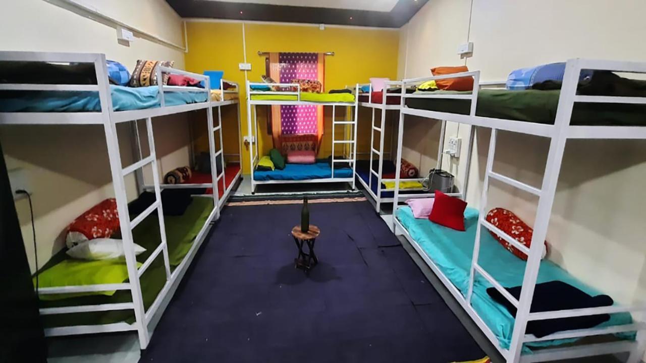 Costel Hostel Mālvan Екстериор снимка