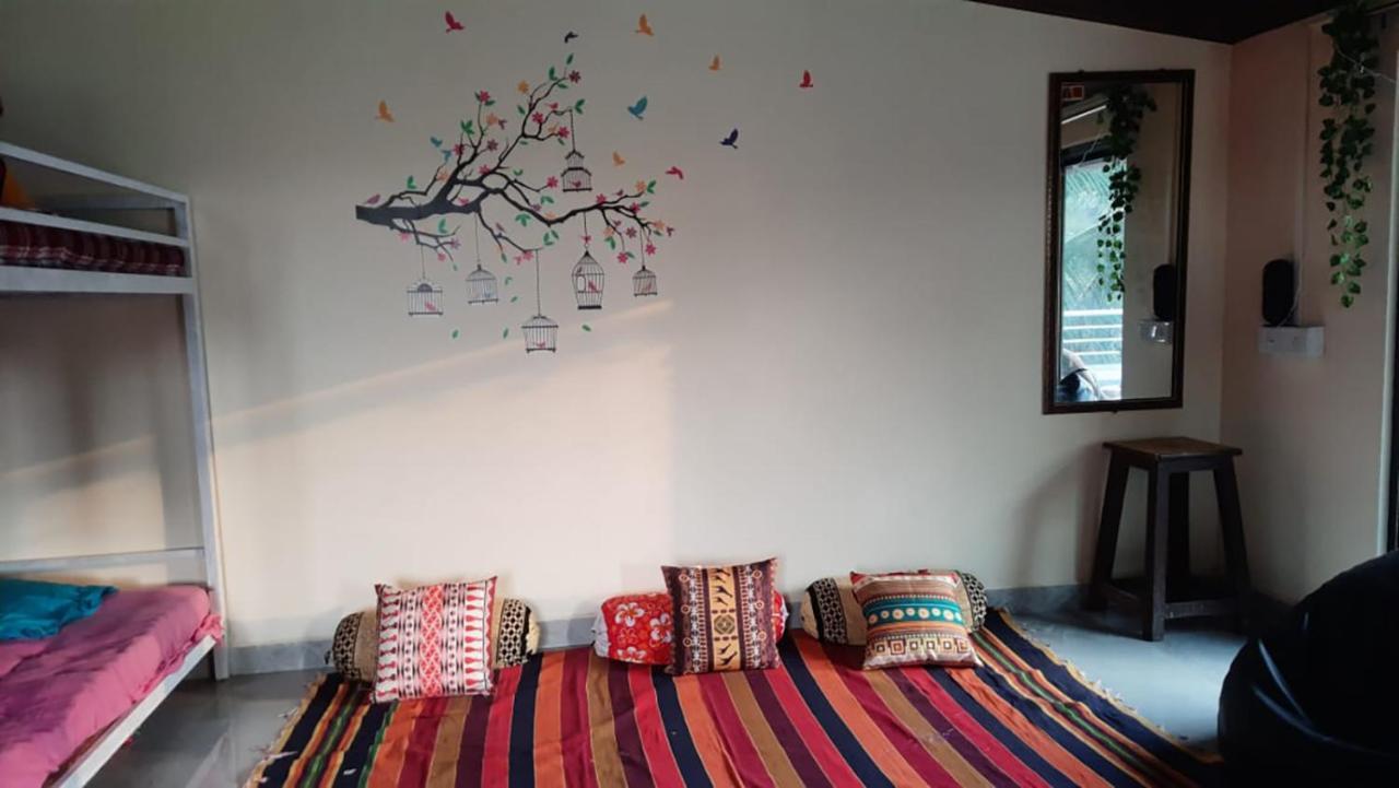 Costel Hostel Mālvan Екстериор снимка